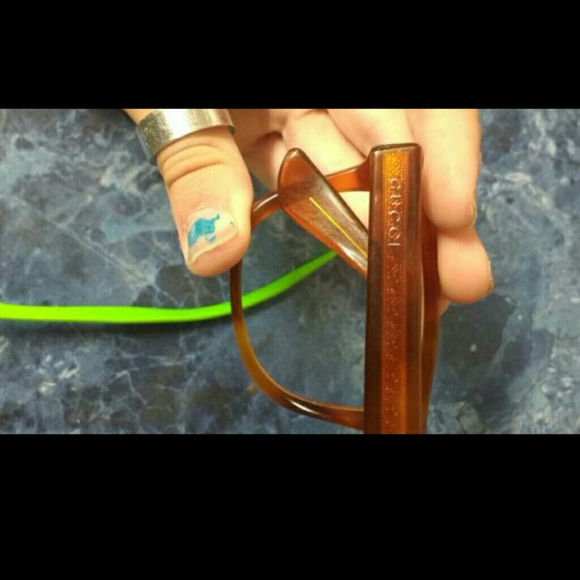 Gucci Glasses - Picture 2 of 4